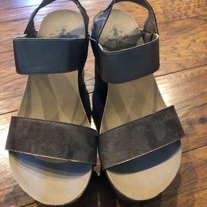 Women’s Size 8 Bronze Corkys Wedges